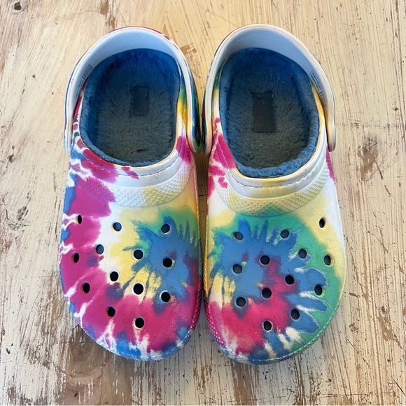 Crocs tie dye lined size 6 - Picture 1 of 5